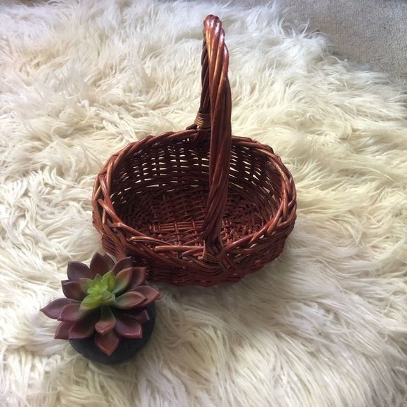 Vintage Wicker Handle Oval Basket - Picture 2 of 6